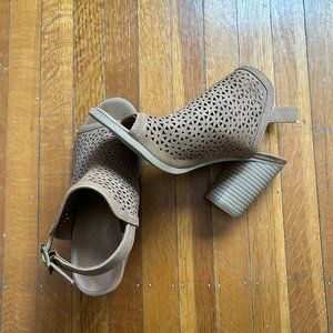 Universal Thread Milliana Heeled Sling Back Cut Out